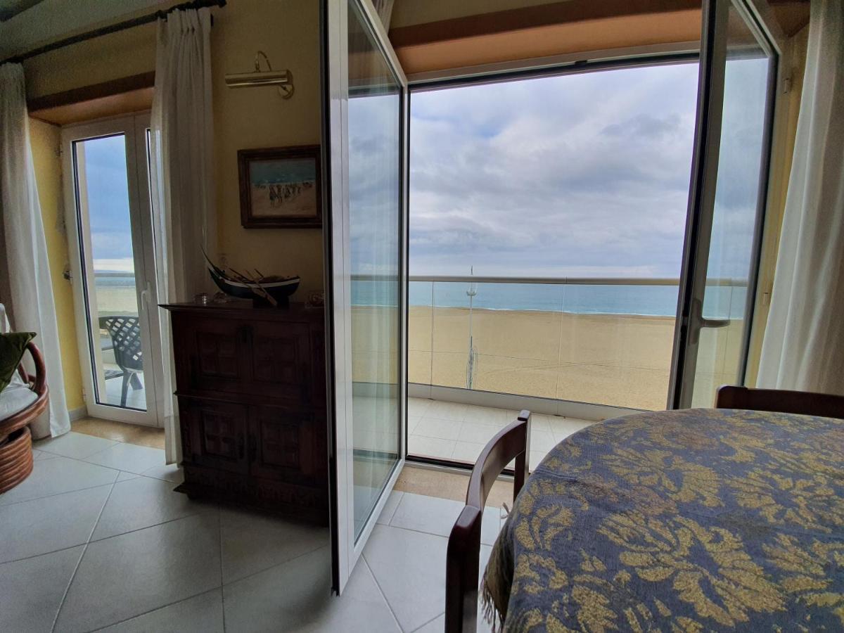 Nazare Apartamento Em Frente Ao Mar Eksteriør bilde